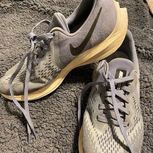 Nike size 9 running shoes